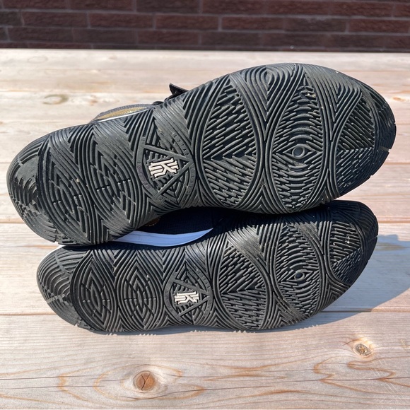 Nike Kyrie 5 Black Metallic Gold men’s size 9.5 - Picture 6 of 7